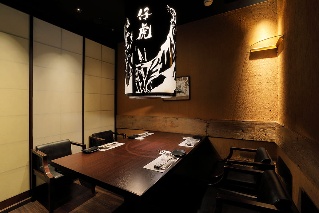 牛刺しと焼肉としゃぶしゃぶと。仔虎 国分町店 画像03